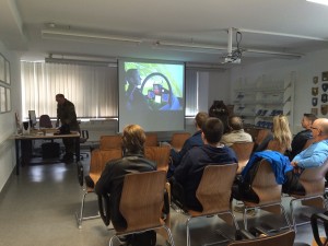 La(a)gebesprechung - nicht nur am "lebenden Objekt" wurde der Eurofighter vorgestellt. Mit Videos wurde die Präsentation gut untermalt.