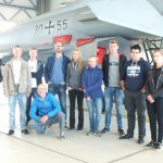 Aus vielen Vereinen kamen die Jungpiloten. Zu sehen ist die gesamte Besuchergruppe.